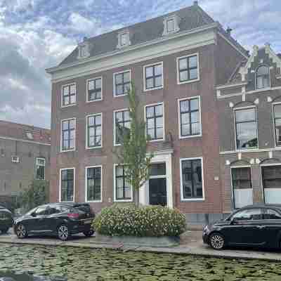 Canal house ground floor in historic center Gouda Hotel Exterior
