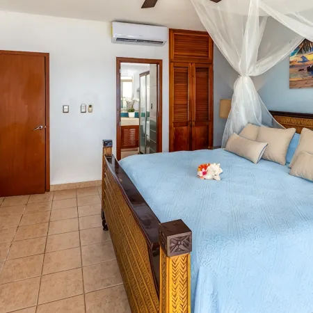Excellent Oceanfront 2BR Condo, South tower, the Best Views in the complex!
