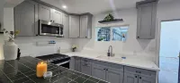 Cozy Home Centrally Located Near Beach Cities & Airport. - 홈스테이