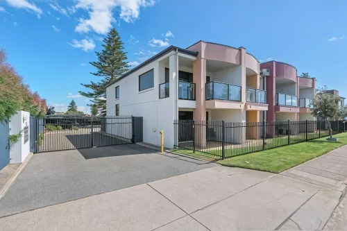 Moana Seaside Retreat - Beach