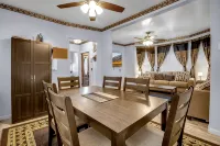 Charming 3-Br House in lovely Buffalo with AC, WiFi & Free Parking - Bungalow