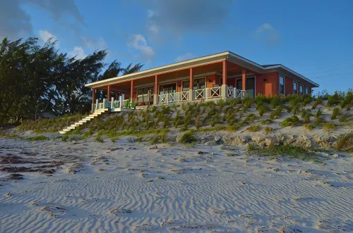 NEMO HOUSE-Luxury Beachfront on perfect Beach-Perfect for 4 couples / 2 families - 4 ดาว