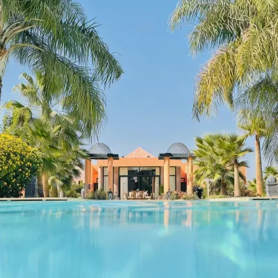 Les Résidences du Domaine Hotels near La Plage Rouge