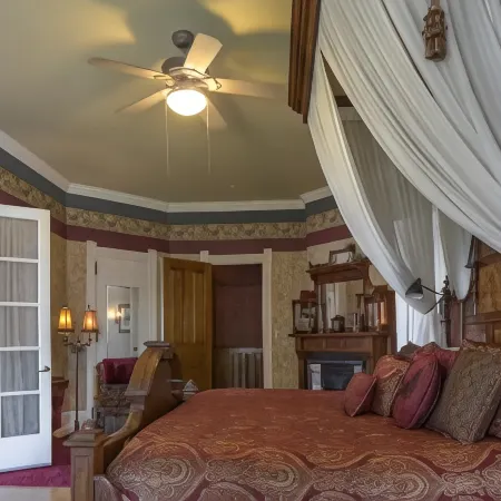Alexander Mansion Bed & Breakfast