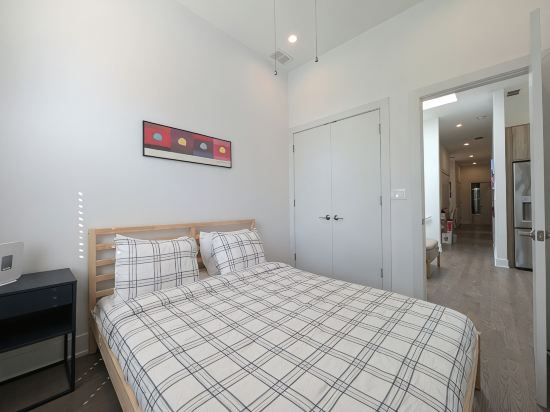 Urban Oasis in Roscoe Village! Pet friendly and family friendly!