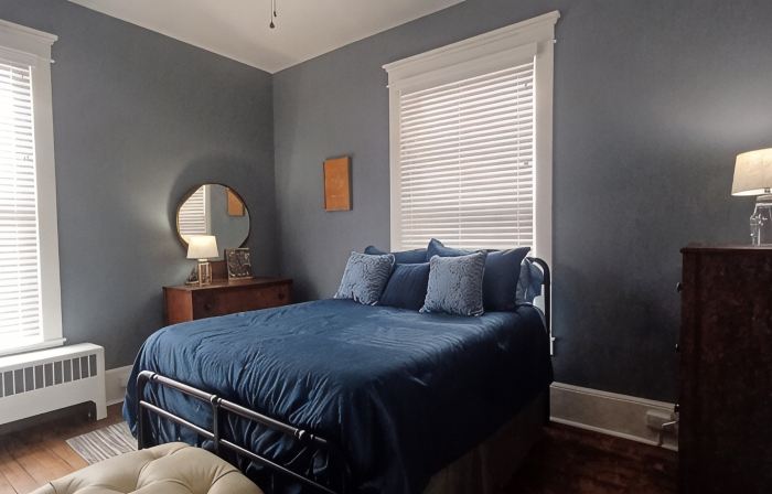 Charming 2-bedroom apartment in quiet downtown neighborhood in Petersburg