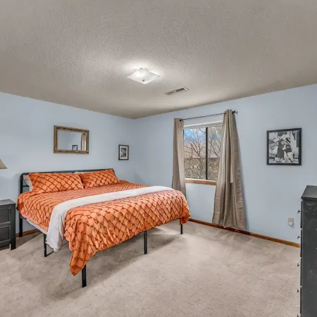Spacious townhome - 2-bedrooms with King Beds in quite cul-de-sac - sleeps 6