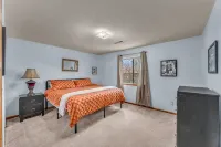 Spacious townhome - 2-bedrooms with King Beds in quite cul-de-sac - sleeps 6