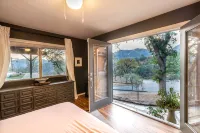 STUNNING VIEWS, CRISP IMMACULATE MOUNTAIN TOP HOME WITH HOT TUB - Balkoner