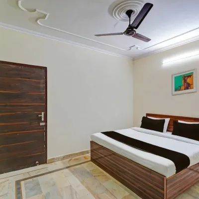 JPS LUX RESIDENCY Hotels near Pashim Vihar