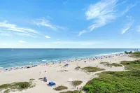 Beautiful oceanfront studio condo with walk out patio. - Homestays
