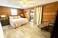 Lake Hartwell Waterfront, Dock, Clemson, Fire Pit, Fenced Yard, Pets & Game Room - balcony