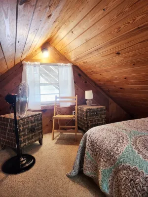 Reel Simple Lakefront Cabin Has Kayaks for Guests to Enjoy on the Lake! - Wifi