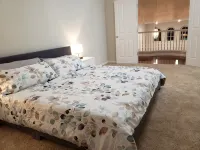 Tesla EV Charger heated Pool Hot Tub Spa Near Airport, UC Davis, Old Sac, DT - 4-Star