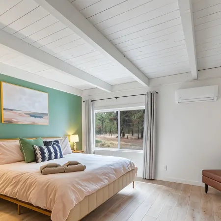 Modern & Beautiful Cabin w/Hot Tub<br>Serene location and comfortable stay