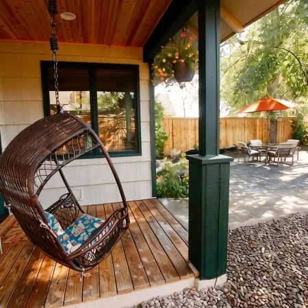Downtown Craftsman with King Bed and Private Yard - Walk Everywhere