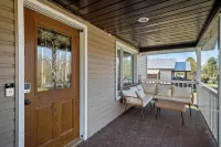 Adventure Basecamp, Walks to Kaymoor and Long point Trails, Hot Tub & Game Room - 4-Star