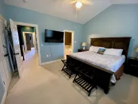 West End Townhouse steps from Main St & Falls Park, Shopping, Dining, Stadium - Country Houses