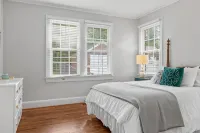 Auburn Game Day Retreat • 2Br Home • Sleeps 4 • Near Downtown Opelika - Kitchens