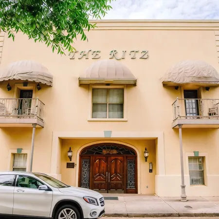 OXFORD PRIME LOCATION / ON THE SQUARE!! WALKING DISTANCE TO CAMPUS