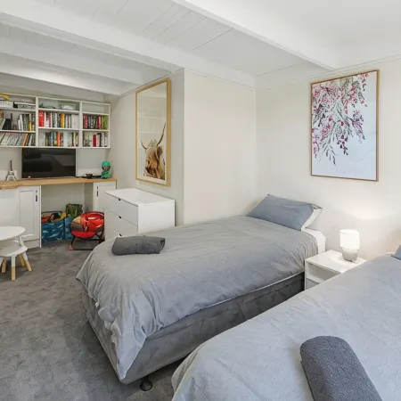 Luxury Lake House on Lake Eildon and only 35km from Mt Buller for skiers.
