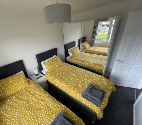 Cosy 2 Bedroom Lodge with onsite Pool - ที่มีฟิตเนส