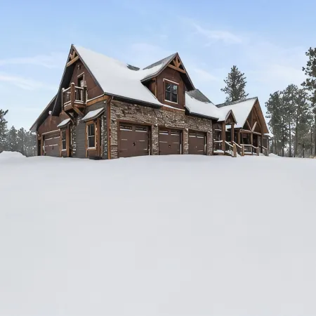 Expansive 7 bedroom, 3 car garage, 2 hot tubs, paved roads, wifi & pool access