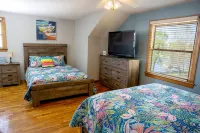 Pristine lake house offering watersports, gameroom favorites, and stunning view - Balkoner