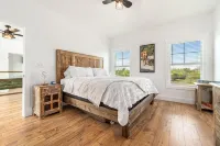 New CANAL front home a few rows back from the OCEAN! Beach passes provided! - 4-Star