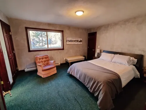 Spacious Mountain Home with Hot Tub on 10 Acres, Nearby Skiing - Alphydda