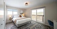 Gorgeous Retreat with Mountain Views, Open Living, Game Room, Hot Tub - 4-Star