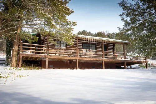 Secluded Lake Front Cabin w/ Private Dock/Boat Slip, Large Deck, Grill, WiFi. - Chalets