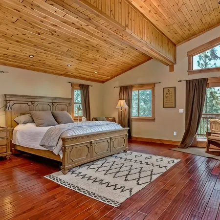 Luxury Tahoe/Donner Home w/Mountain Views, Sauna & Hot Tub! - 6 Bed / 4.5 Bath