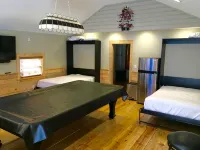 The Craddock - Tufts Home & Antique Carriage House - 6BR 5.5 Baths - Sleeps 12+ - Landsted