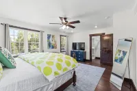 Spacious & Cozy near Downtown ~ HotTub ~ Game Room - 3-Star