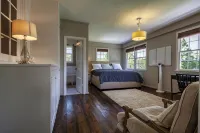 Historic Gem, Steps from UNC & on Franklin St - Boutique