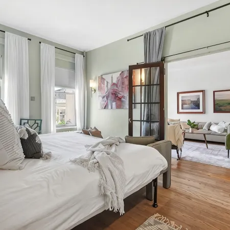 Downtown Apartment! Large, Cozy, Family friendly private oasis in city center!
