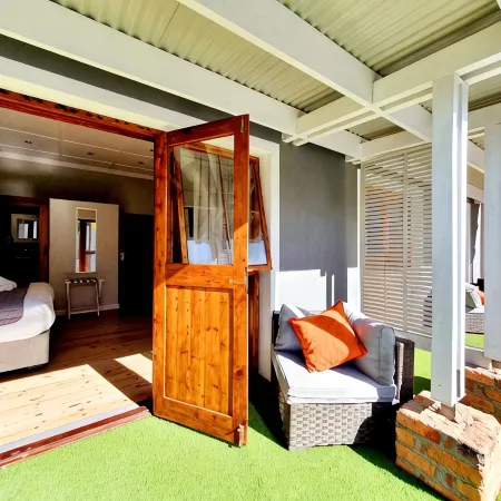 Two Fat Owls Guesthouse