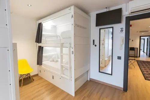 Airhostel Barcelona Airport 24h - 2-Star