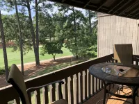 2 Br Condo on resort Property access to members benefits pool/hottub/golf cart - バルコニー