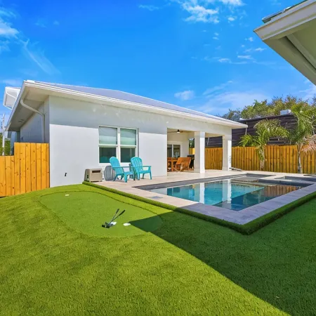 Welcome to Casa Rio Grande, your perfect getaway in beautiful Jensen Beach!
