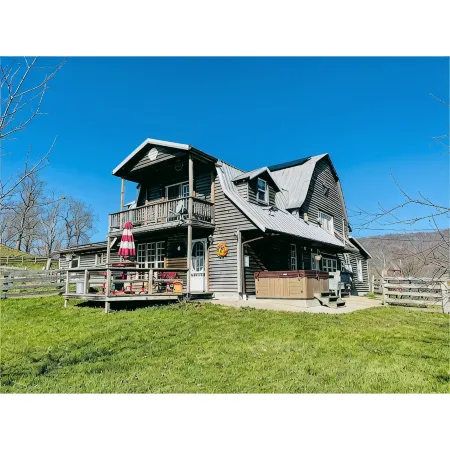 Solar Powered Barn on Farm w/ Hot Tub & Pond