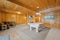 Mountain Cabin overlooking Boyne near Nubs W/ Hot Tub - 무료 와이파이