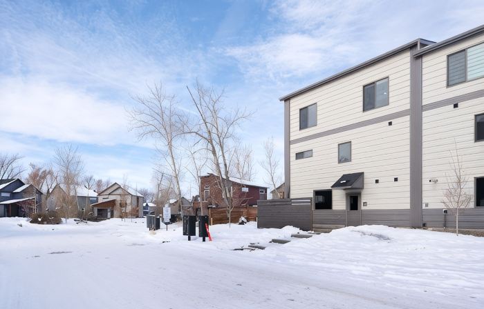 Industrial Retreat Where Recreation Abounds! Dogs OK, Pool Table, BBQ & More!