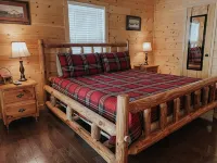 Twin Oaks: Close to Town! Mtn Views! Hot Tub! - Wifi