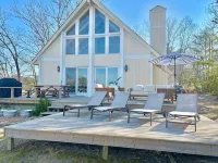Family Friendly Waterfront Home - Private Dock, Kayaks, Fire Pit, Grill, Deck - Wifi