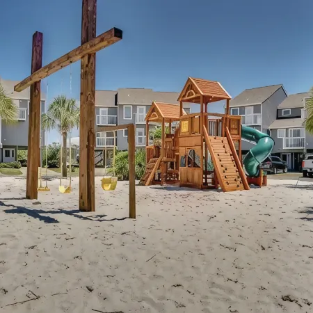 Heron’s Hideaway, Short Walk to the Beach, Next to the Pool and Pickleball