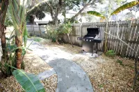 Vintage Florida Beach Cottage, one block to the sand of Indian Rocks Beach FL - Villas