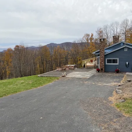Modern Home: Hot Tub, Mountain Views & EV Charger