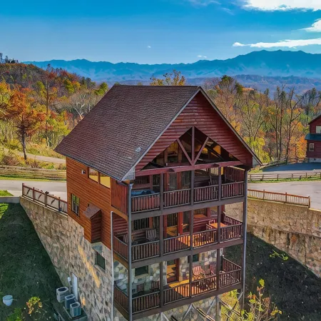 Specials! Stunning Views+Location. 4 King Beds w/ en Suite. Hot Tub, Games!